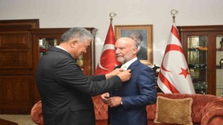 TÜRKSOYdan Dr. Suat İrfan Günsele onur nişanı
