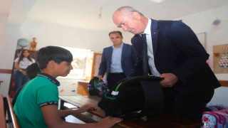 Tuşba Belediyesinden öğrencilere kırtasiye desteği