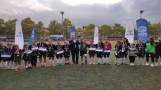U-13 Kız Futbol Turnuvasının Kocaeli Kadın Futbolu şampiyon oldu