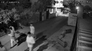 Ümraniyede bekçiye yakalanan hırsızlar kaçarken güvenlik kamerasını kırdı