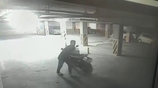 Ümraniyede doktorun 600 bin TLlik motosikletini çalan hırsız güvenlik kamerasında
