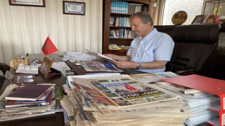 Üsküdarda akupunktur doktoru aylık gelirinin 5 bin TLsi ile gazete ve dergi alıyor