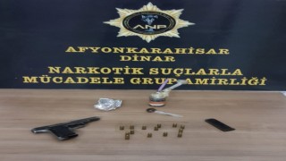 Uyuşturucu ve tabanca ile yakalandılar