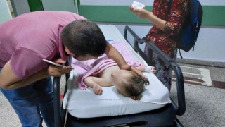 Üzerinden traktör geçen 2 yaşındaki çocuk ölümden döndü