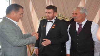 Vali Akbıyık, Çetin ailesinin düğün törenine katıldı