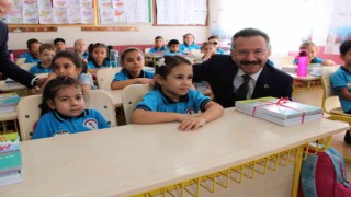 Vali Aksoy ilk ders zilini çaldı
