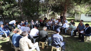 Vali Atay sorunları yerinde dinliyor