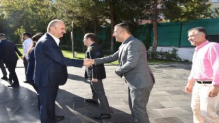Vali Canalp, sağlık çalışanlarıyla bir araya geldi