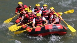 Vali Çiçek rafting yaptı