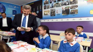 Vali Ergün ilk günde okulları ziyaret etti