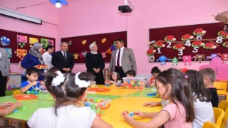 Vali Gürel minik öğrencilerin okul heyecanına ortak oldu