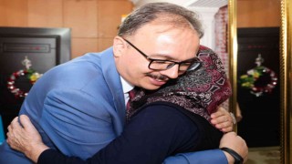 Vali Kızılkaya şehit ailesini ziyaret etti