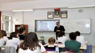 Vali Kızılkayadan öğrencilerle bir araya geldi