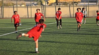 Van Büyükşehir Belediyesi U-14 futbol takımı yeni sezona avantajlı başlamak istiyor