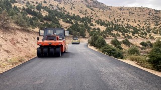 Van Büyükşehir Belediyesinden Gevaşa 8.5 kilometrelik asfalt yol