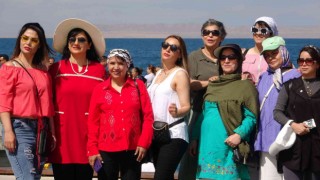 Van Gölü sahilleri İranlı turistlerle doldu taştı