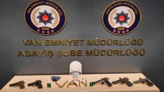 Vanda değişik suçların faili oldukları iddiasıyla 4 kişi tutuklandı