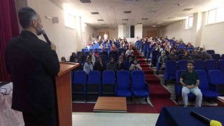 Vanda Gençlik ve Sorumluluk konulu konferansları