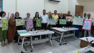 Yabancı öğretmenler ebru sanatıyla tanıştı