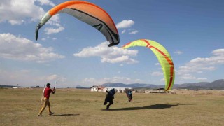 Yamaç Paraşütü Ön Dünya Kupası XC Open yarışlarında kıyasıya mücadele devam ediyor