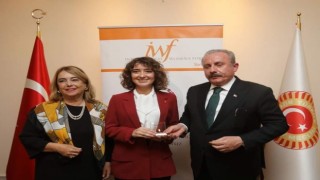 Yamaç paraşütü pilotu Kaymakam Şenoğlu ‘Kadın Lider seçildi