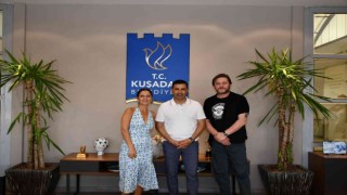 Yazar Tuna Kiremitçi yeni romanını Kuşadasında yazmaya başladı
