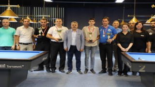 yeni bilardo salonunda ilk şampiyona