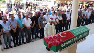 Yeni görev yerine giderken kazada yaşamını yitiren öğretmenin cenazesi Isparta’da toprağa verildi