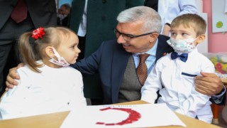 Yeni neslin yolunu Kızılay aydınlatıyor