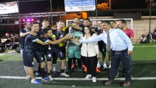Yenipazar Karacaörenspor turnuvada şampiyon oldu