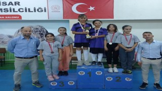 Yeşilaylı çocukların masa tenisi turnuvasında başarı kazandı
