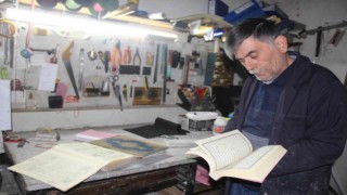 Yıpranmış Kuran-ı Kerimlere 45 yıldır hayat veriyor