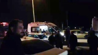 Yolun karşısına geçmeye çalışan yayaya otomobil çarptı: 1 ölü, 2 yaralı