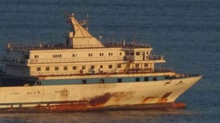 Yunan unsurlar tarafından ateş açılan gemi gündüz görüntülendi