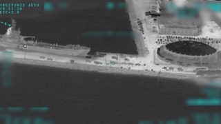 Yunanistanın Egede Gayri Askeri Statüdeki Adalara zırhlı araç sevkiyatı görüntülendi