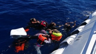 Yunanlıların ölüme terk ettiği 73 düzensiz göçmen kurtarıldı, 6sı hayatını kaybetti
