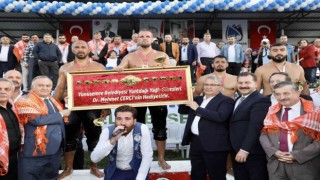 Yunusemrede altın kemerin sahibi Hüseyin Gümüşalan oldu