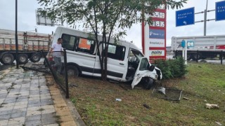 Zonguldakta yolcu minibüsü kaza yaptı: 3 yaralı