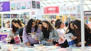 12. Antalya Kitap Fuarı dolu dolu geçiyor