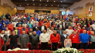 13. Uluslararası Zeytinburnu Cumhuriyet Koşusu renkli görüntüler oluşturdu