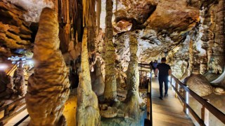 150 milyon yıllık Karaca Mağarasında turizm hareketliliği devam ediyor