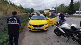 17 yaşındaki çocuk, yolcu olarak bindiği taksiyi silah zoruyla gasp etti