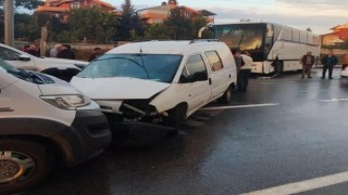 2 kişinin yaralandığı trafik kazasının ardından trafik kilitlendi