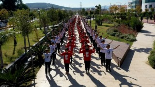 250 öğrenci cumhuriyetin 99uncu yılında aynı anda zeybek oynadı