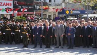 29 Ekim Cumhuriyet Bayramı kutlamaları çelenk sunma töreni ile başladı