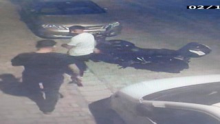 3 kilitle bağlı motosikleti çaldılar