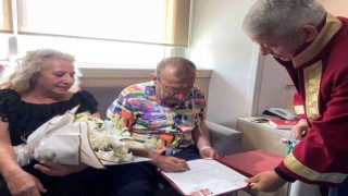 30 yıl önce boşandılar, hastanede tekrar evlendiler