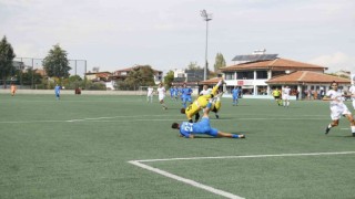 4 kırmızı kartın olduğu karşılaşma 2-2 sona erdi