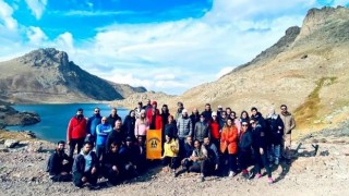 45 dağcı Sat Göllerinin güzelliklerini görme fırsatı buldu
