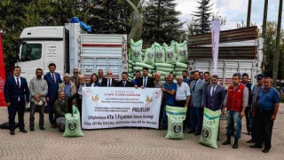 56 çiftçiye 32 ton buğday tohumu verildi